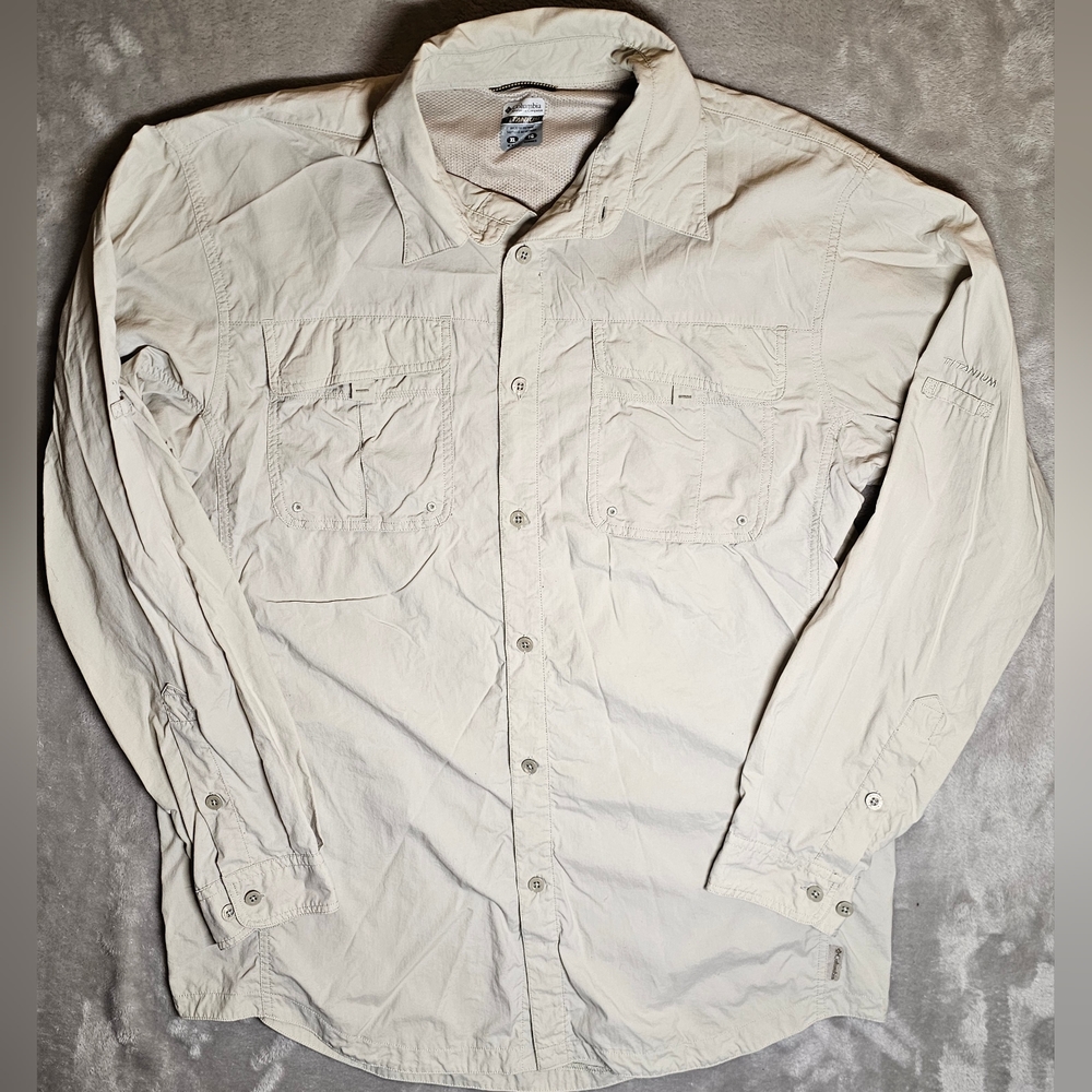 Columbia Men's Titanium Lightweight Button up Long sleeve shirt XL Khaki Pockets